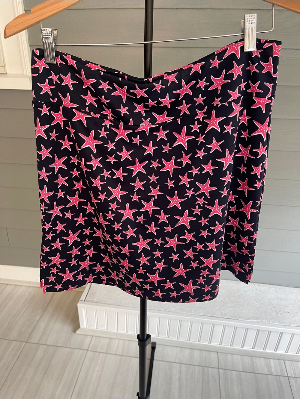 Golftini Navy Skort with Pink Starfish Print Size L